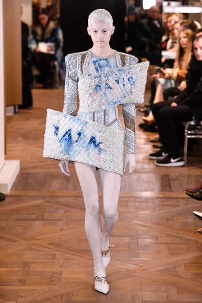 Look 11